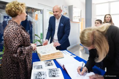 zdjęcie z uroczystego otwarcia hali sportowej w Szkole Podstawowej nr 16 w Rzeszowie, fot. Grzegorz Bukała, Urząd Miasta Rzeszowa